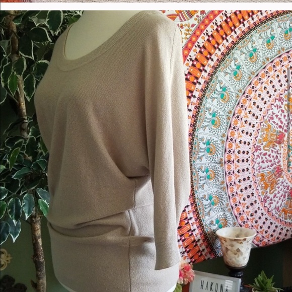 🌸Ann Taylor LOFT 3/4 sleeve sweater/blouse - Picture 4 of 8